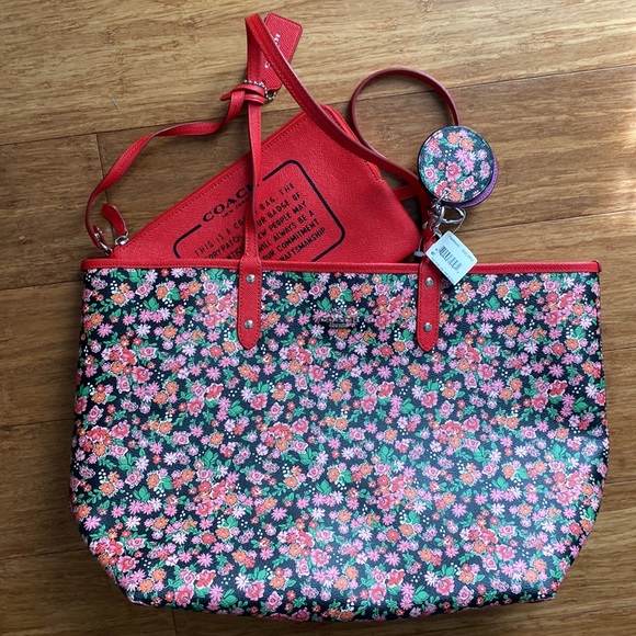 NWT! Coach Reversible Floral tote w/bonus pouch 5 set- - Picture 4 of 12